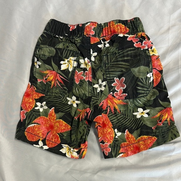The Children's Place - Black and Red floral summer Shorts - Picture 3 of 4